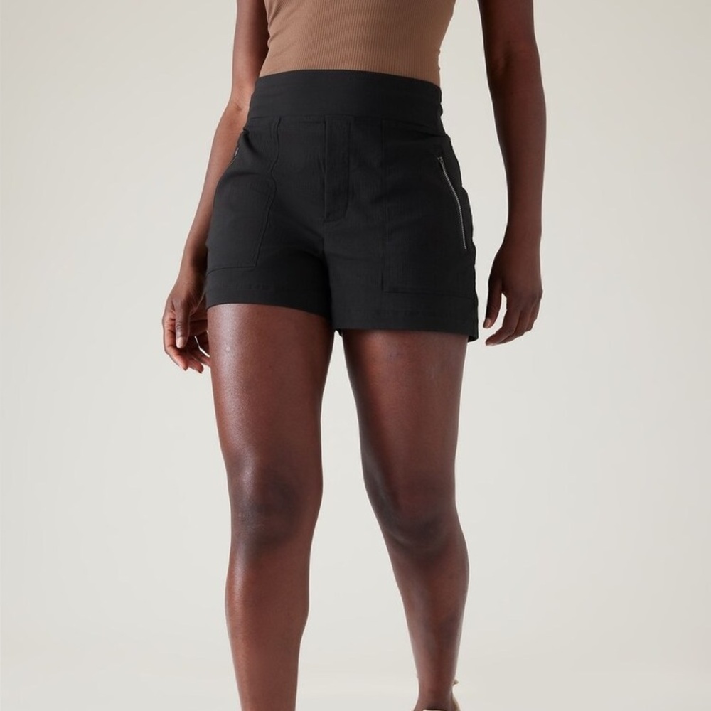 LIKE NEW!!! Athleta Black Zipper Trekkie North Shorts